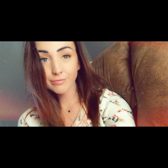 Meet your posher, Shelby - Picture 2 of 8